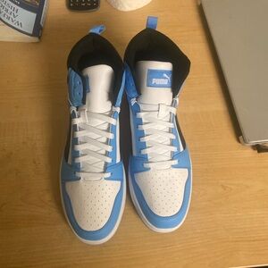 Puma Men's Sky Blue and White Sneakers